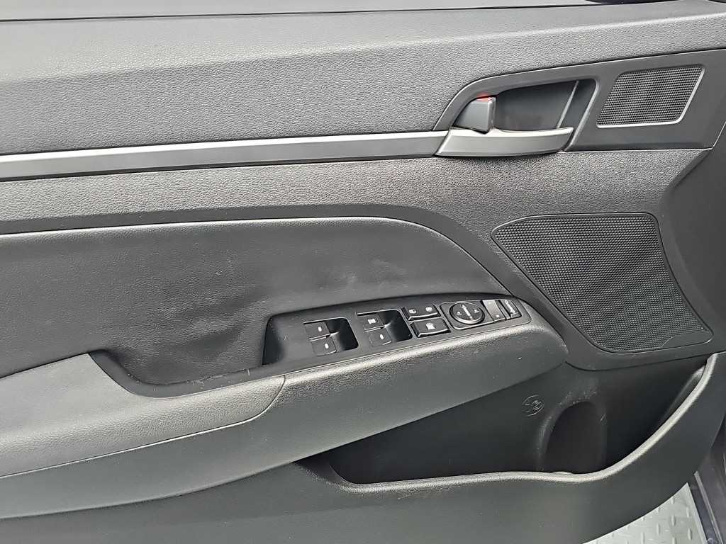Hyundai Avante — photo 15