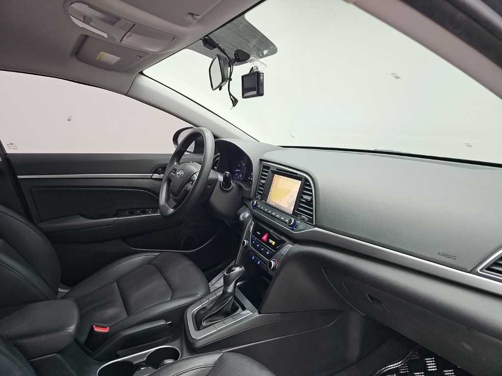 Hyundai Avante — photo 18