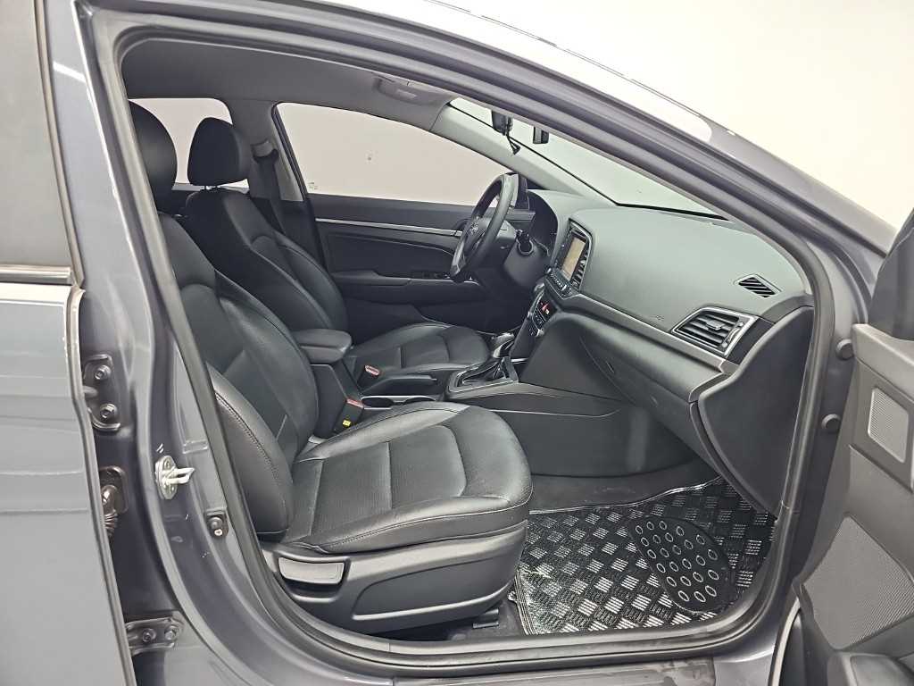 Hyundai Avante — photo 19