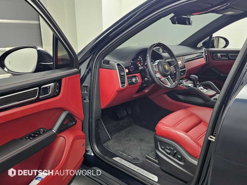 Porsche Cayenne — photo 11