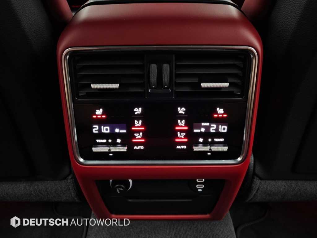 Porsche Cayenne — photo 16