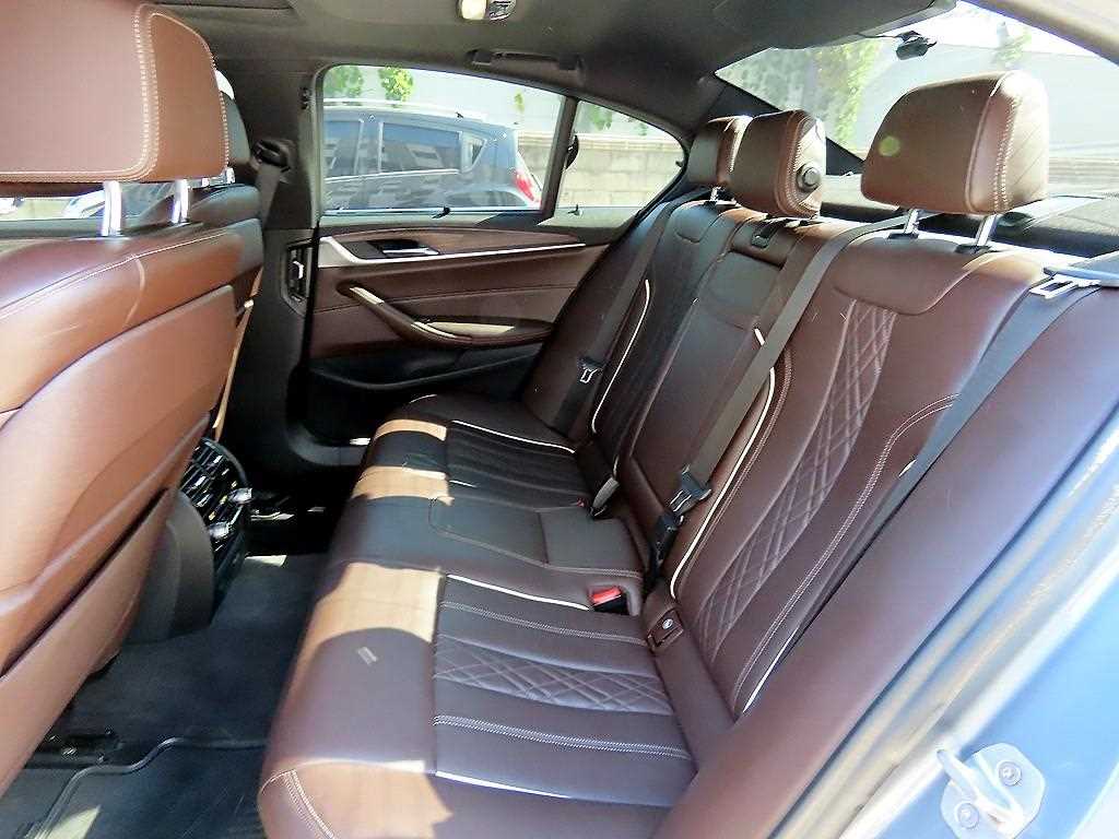 BMW 5-Series — photo 06