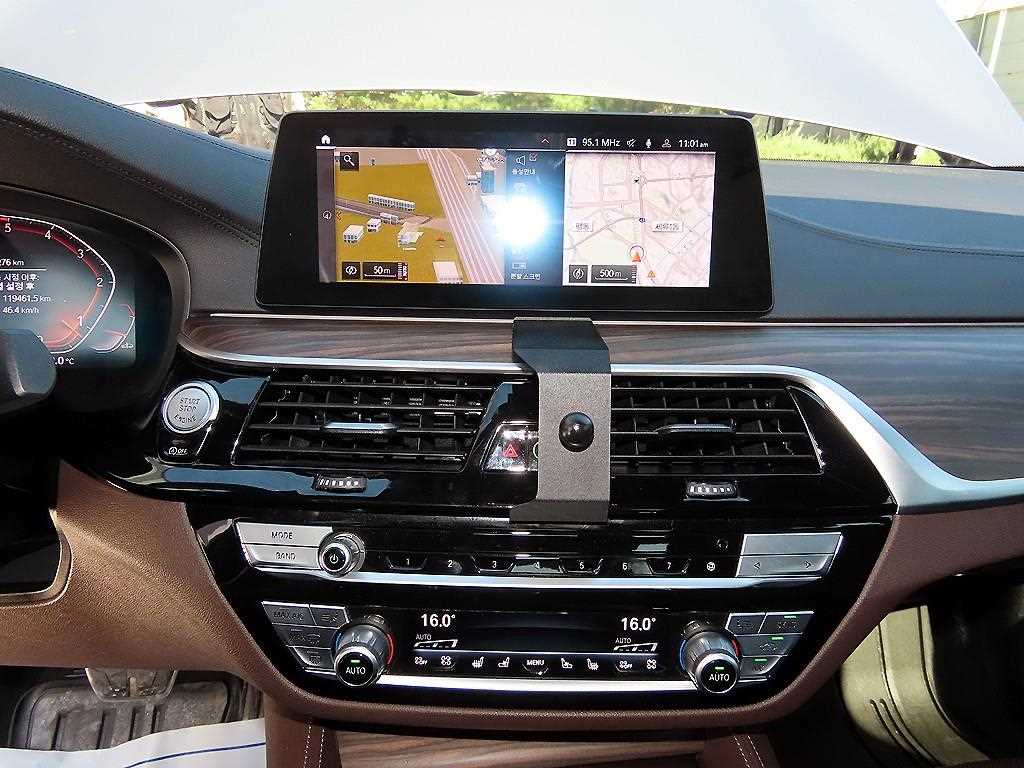BMW 5-Series — photo 14