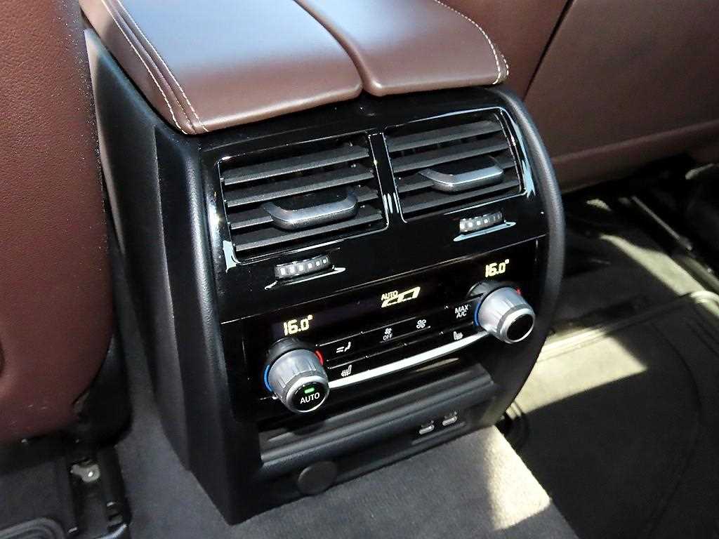 BMW 5-Series — photo 17