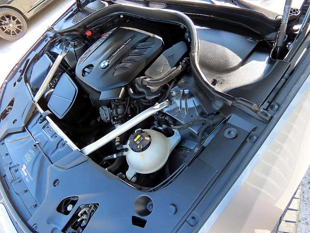 BMW 5-Series — photo 19