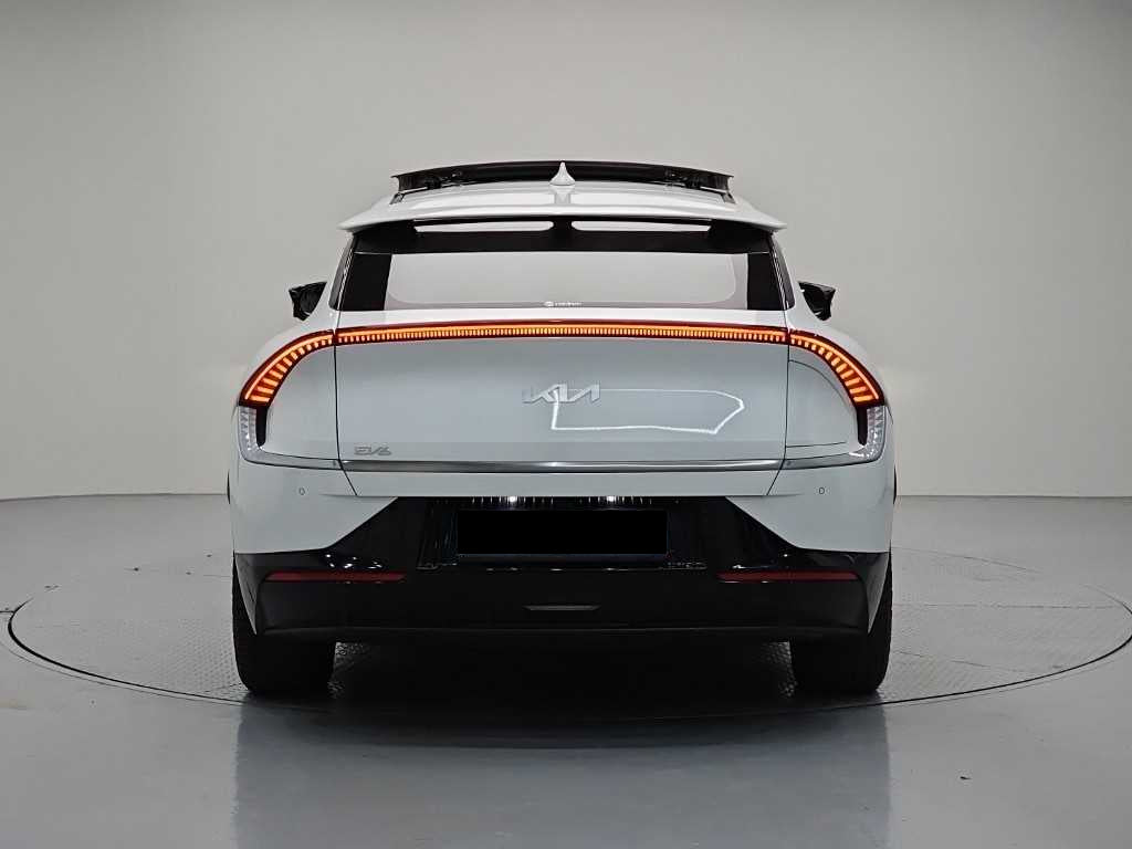 Kia EV6 — photo 03