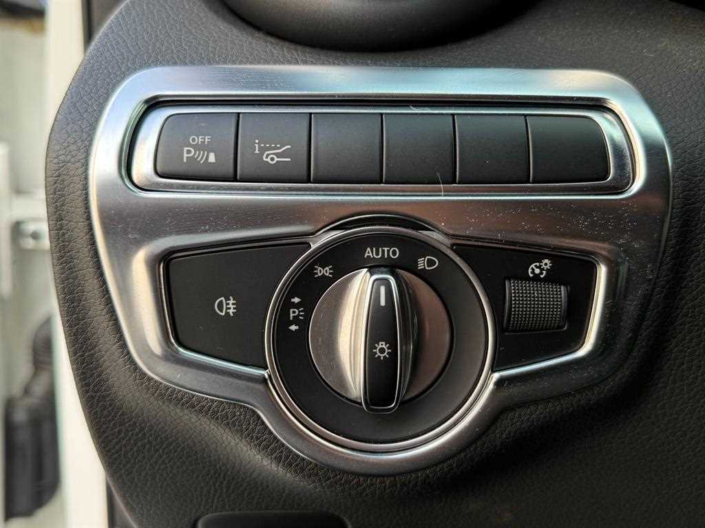 Mercedes-Benz C-Class — photo 12