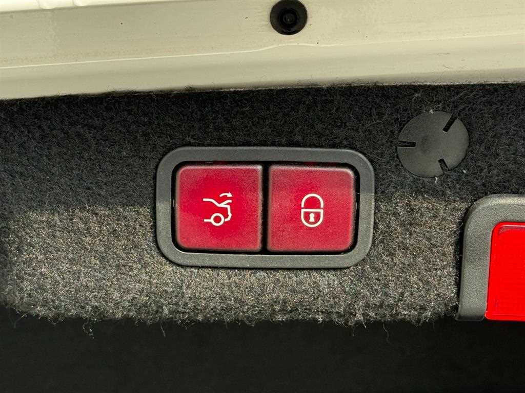 Mercedes-Benz C-Class — photo 17
