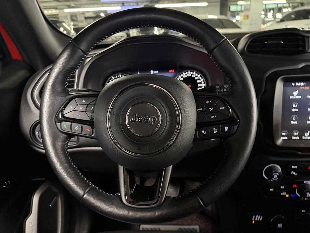 Jeep Renegade — photo 10