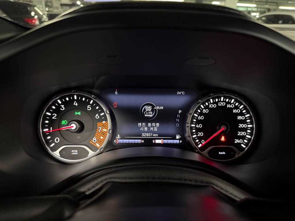 Jeep Renegade — photo 11