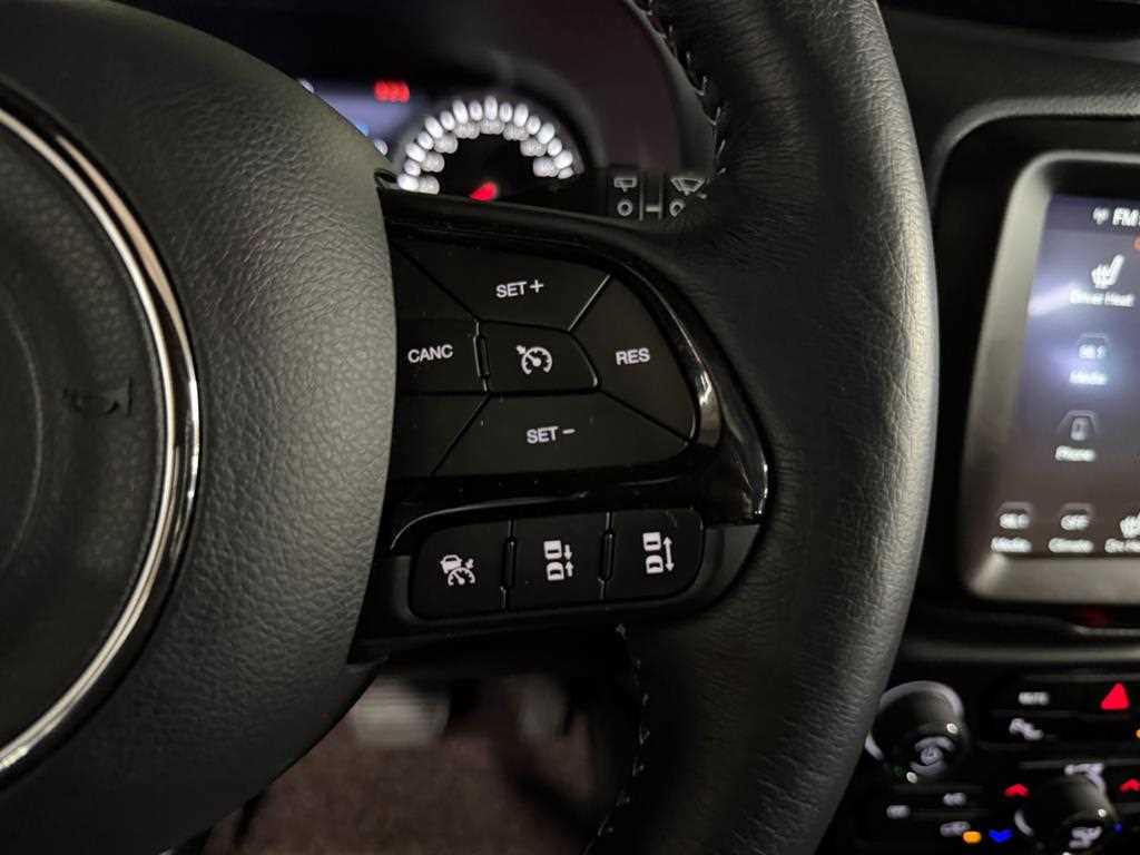Jeep Renegade — photo 12