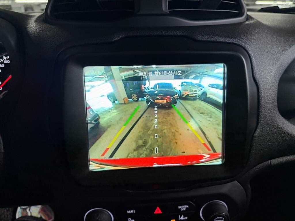 Jeep Renegade — photo 16