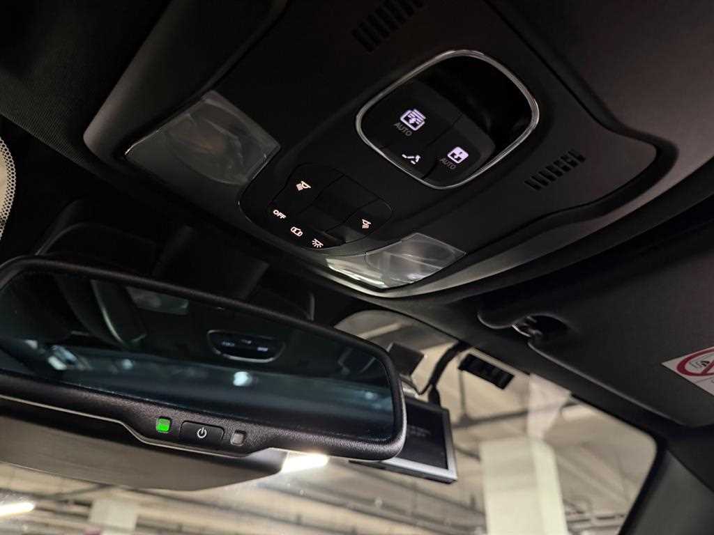 Jeep Renegade — photo 18