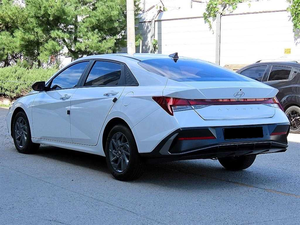 Hyundai Avante — photo 03