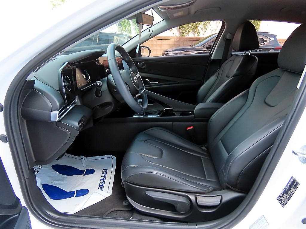 Hyundai Avante — photo 05