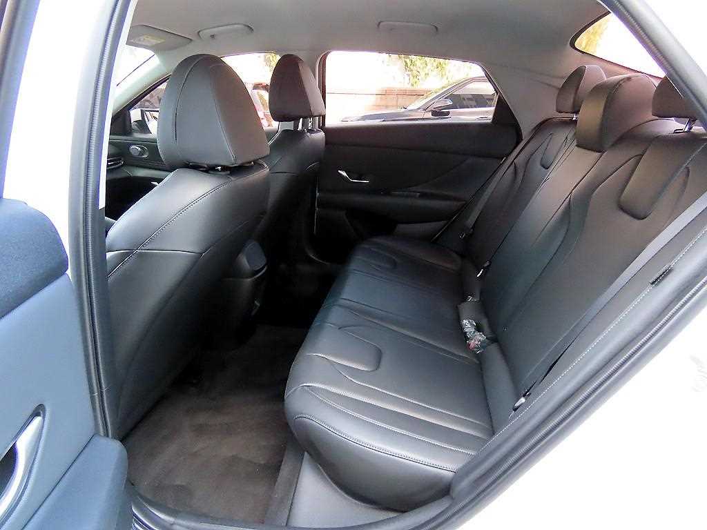 Hyundai Avante — photo 06