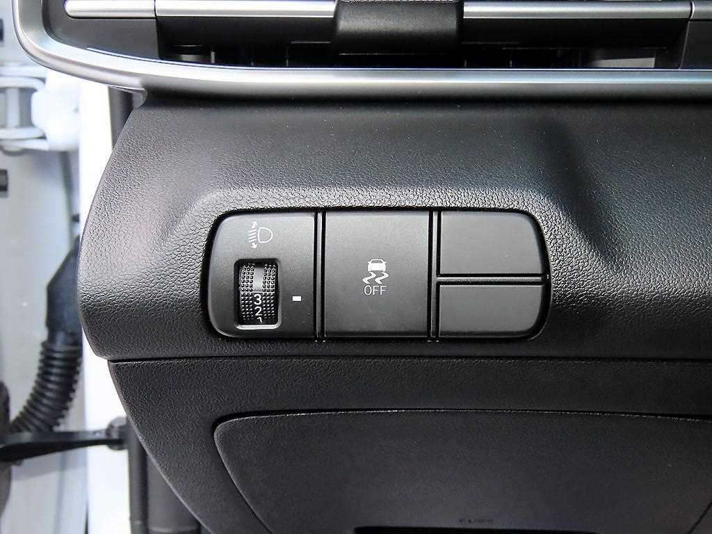Hyundai Avante — photo 12