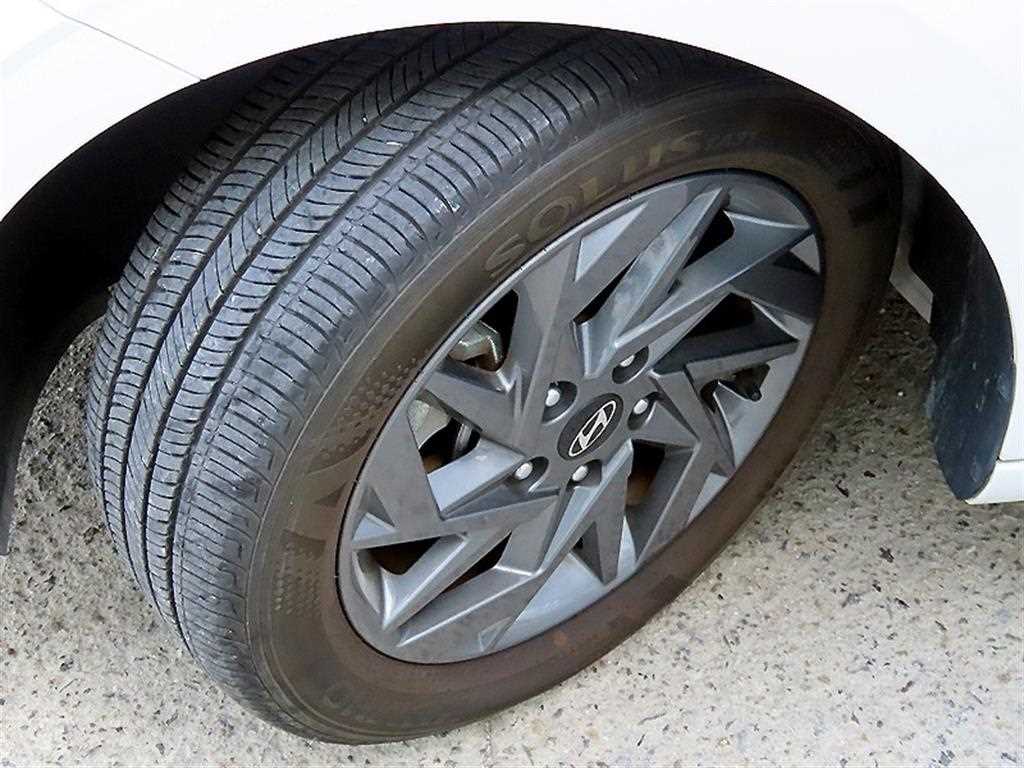 Hyundai Avante — photo 18