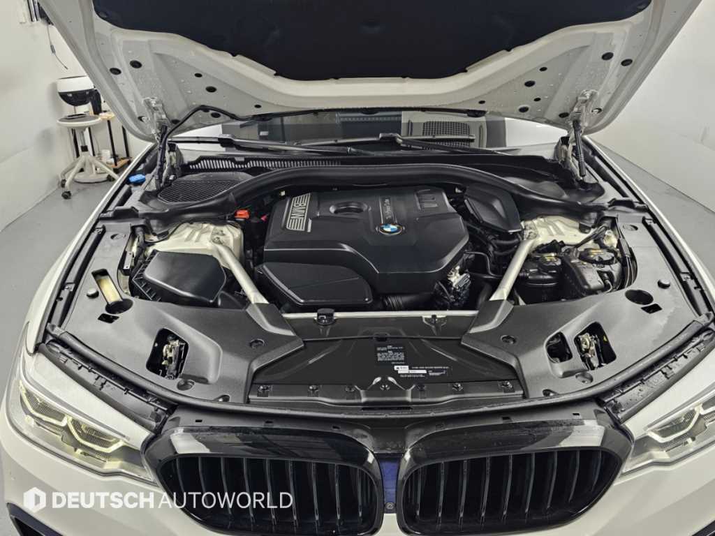BMW 5-Series — photo 06