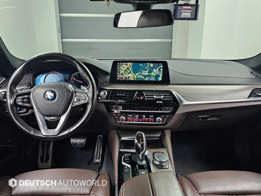 BMW 5-Series — photo 07