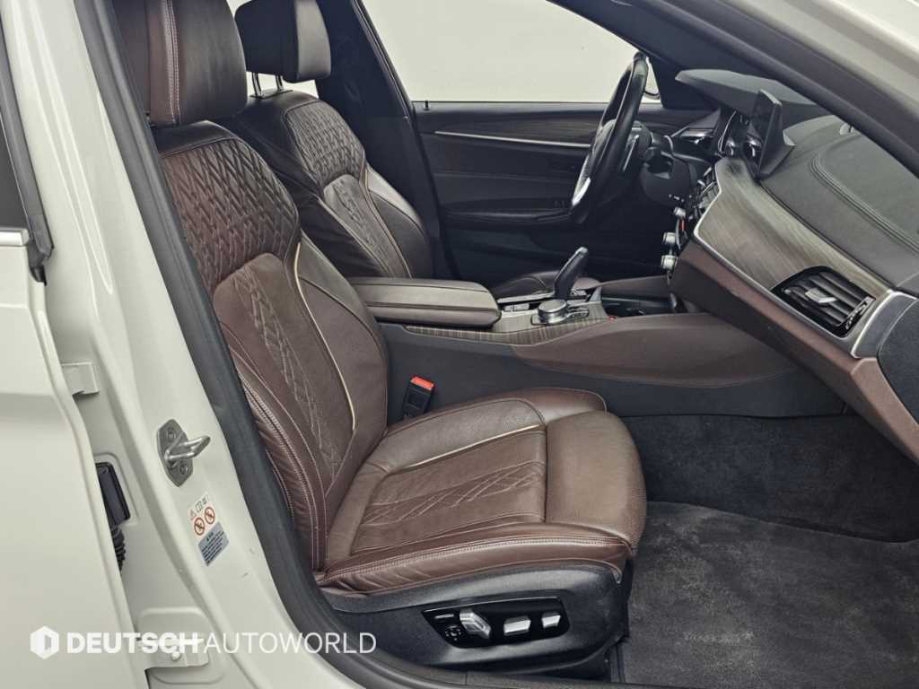 BMW 5-Series — photo 10