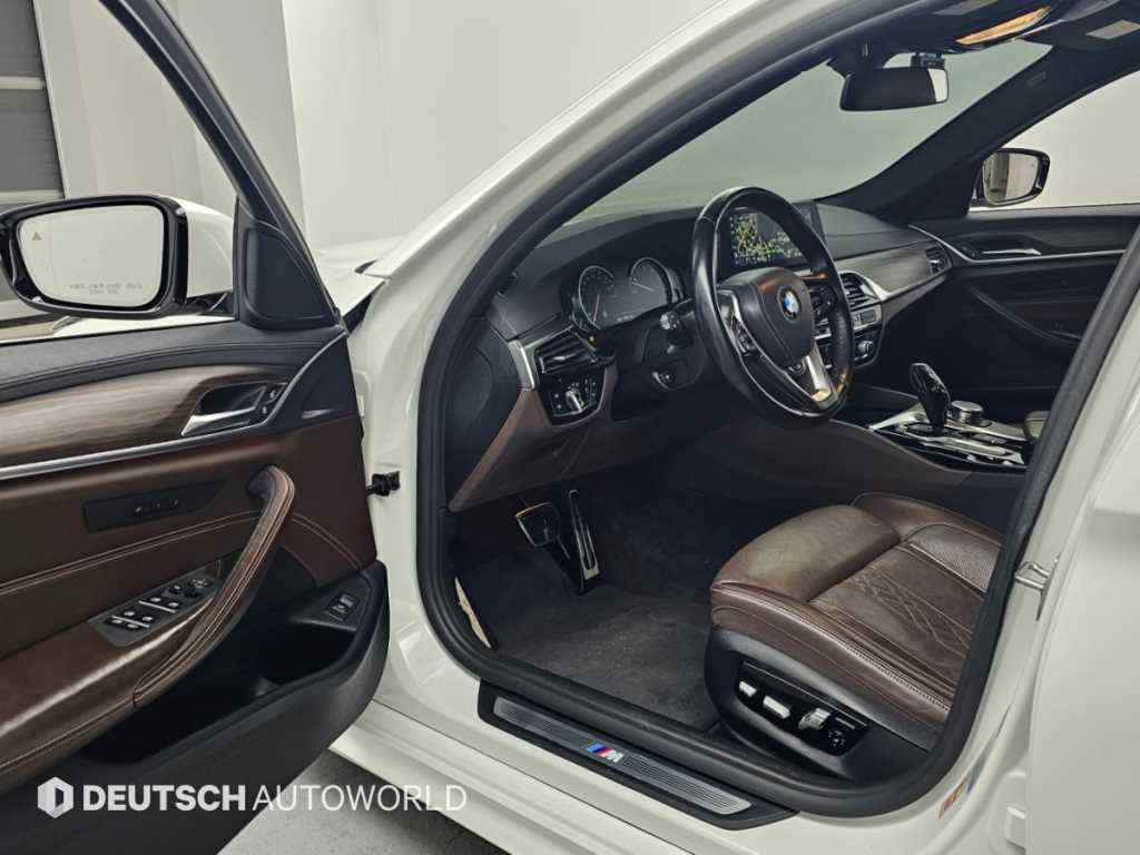 BMW 5-Series — photo 11