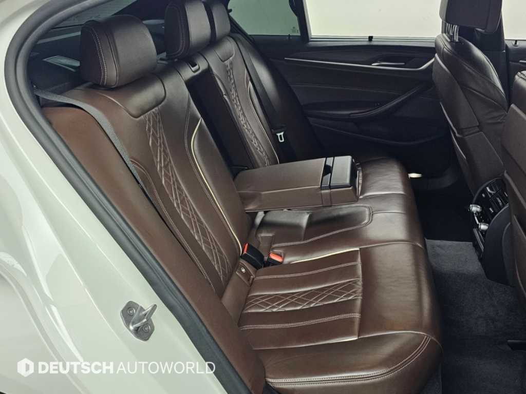 BMW 5-Series — photo 12