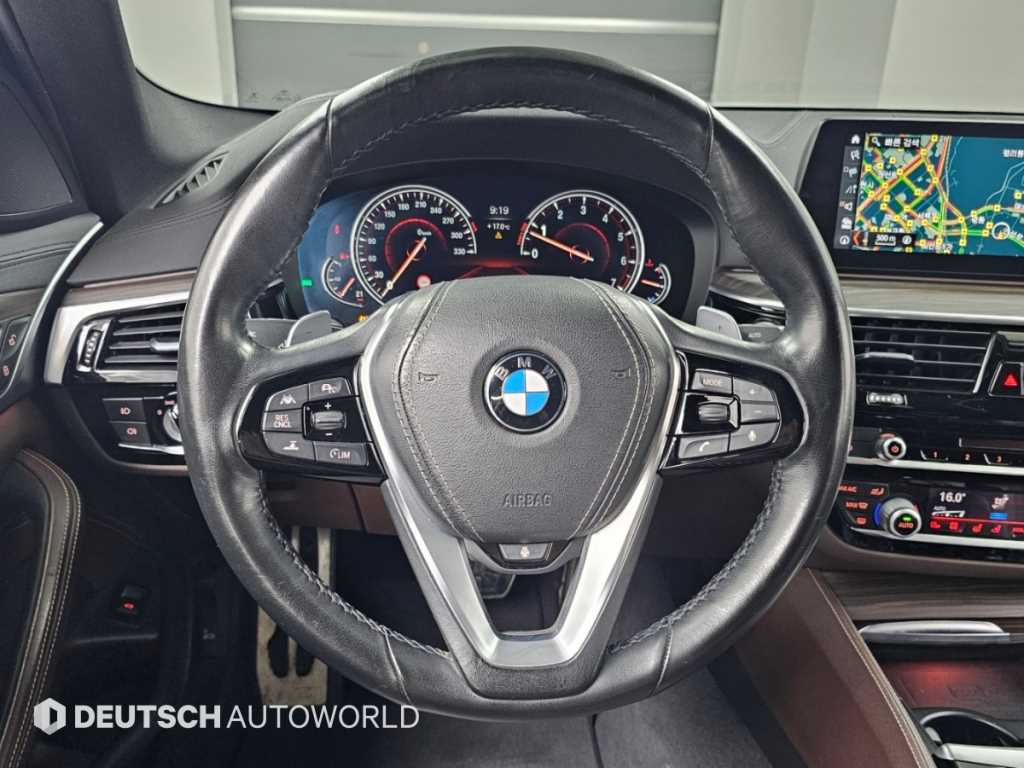 BMW 5-Series — photo 13