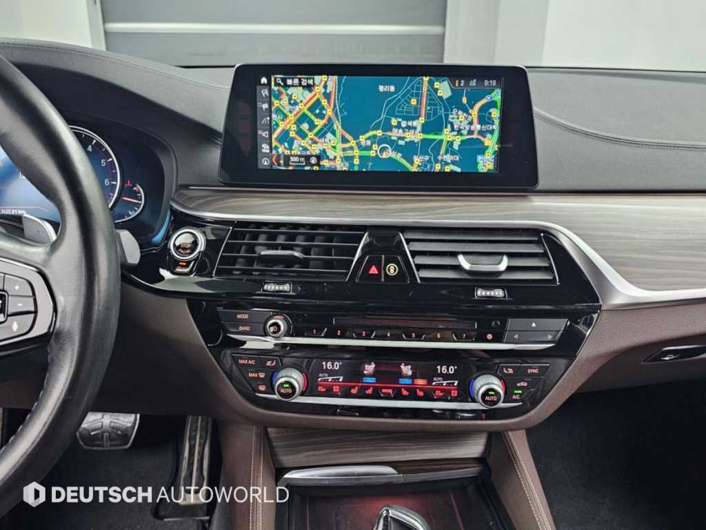 BMW 5-Series — photo 14
