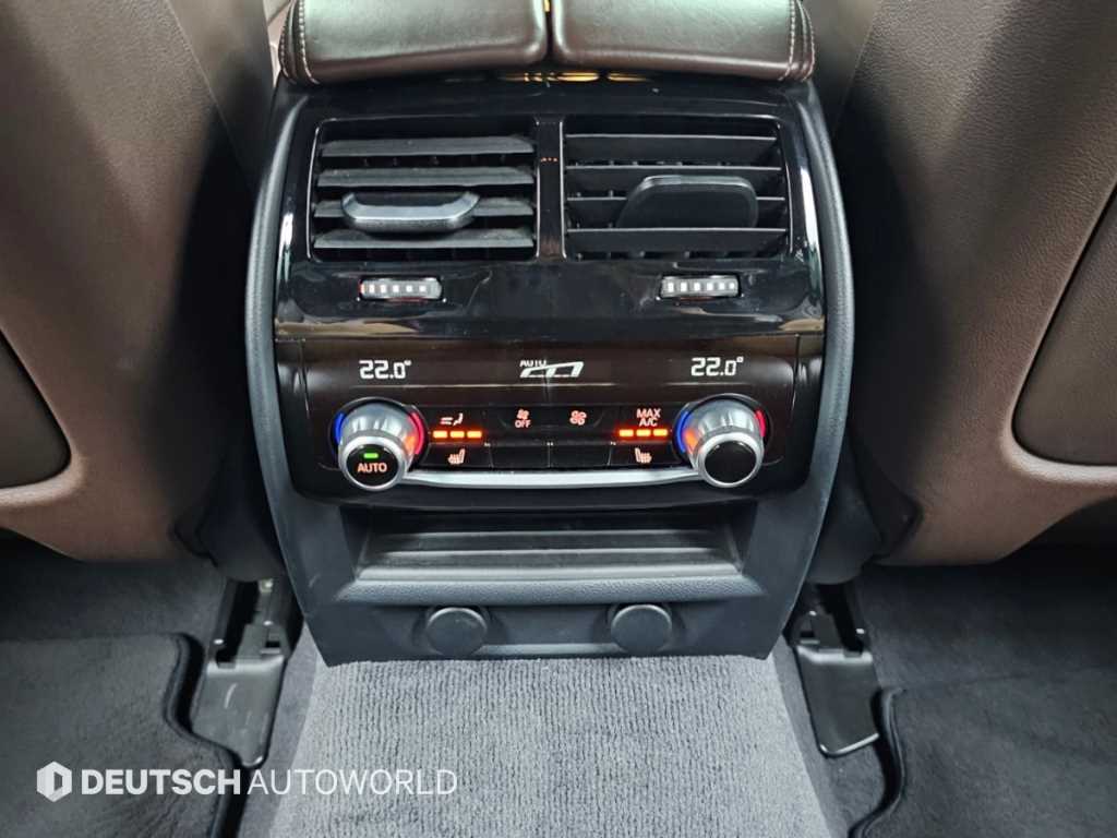 BMW 5-Series — photo 16