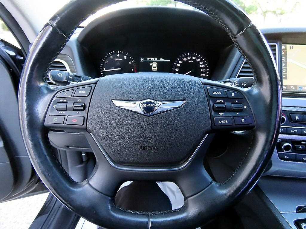 Genesis G80 — photo 08