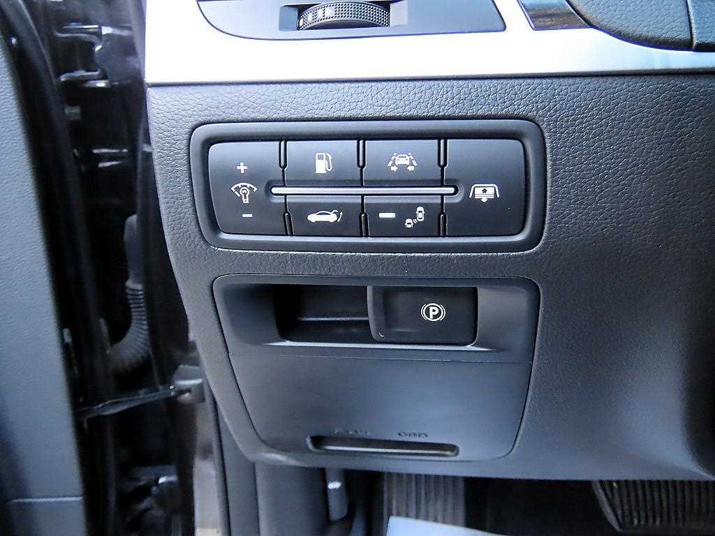 Genesis G80 — photo 12