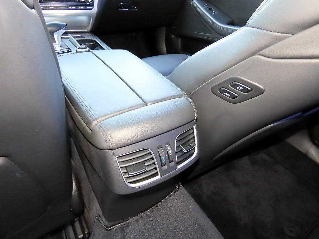 Genesis G80 — photo 15