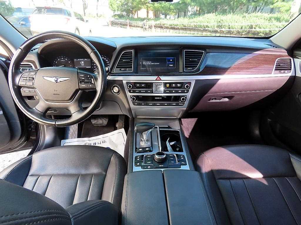 Genesis G80 — photo 07