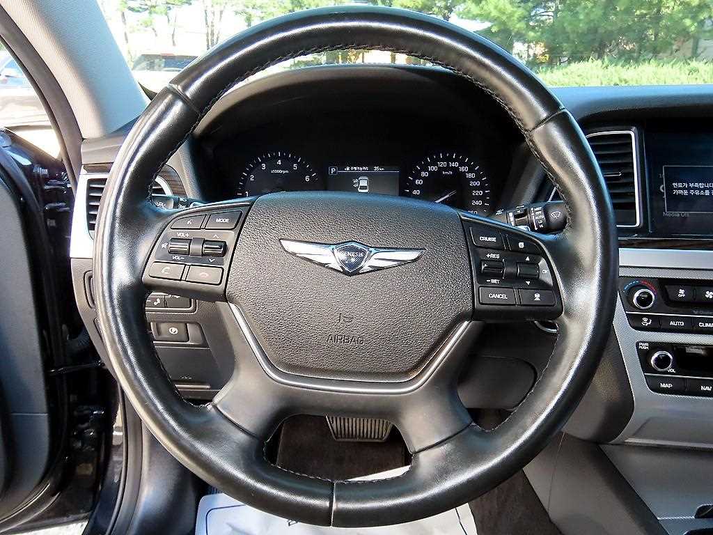 Genesis G80 — photo 08