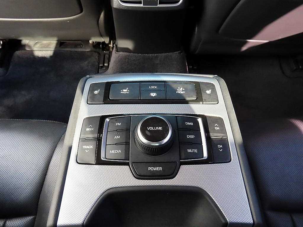 Genesis G80 — photo 15