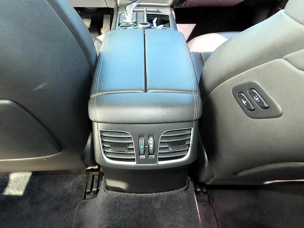 Genesis G80 — photo 16