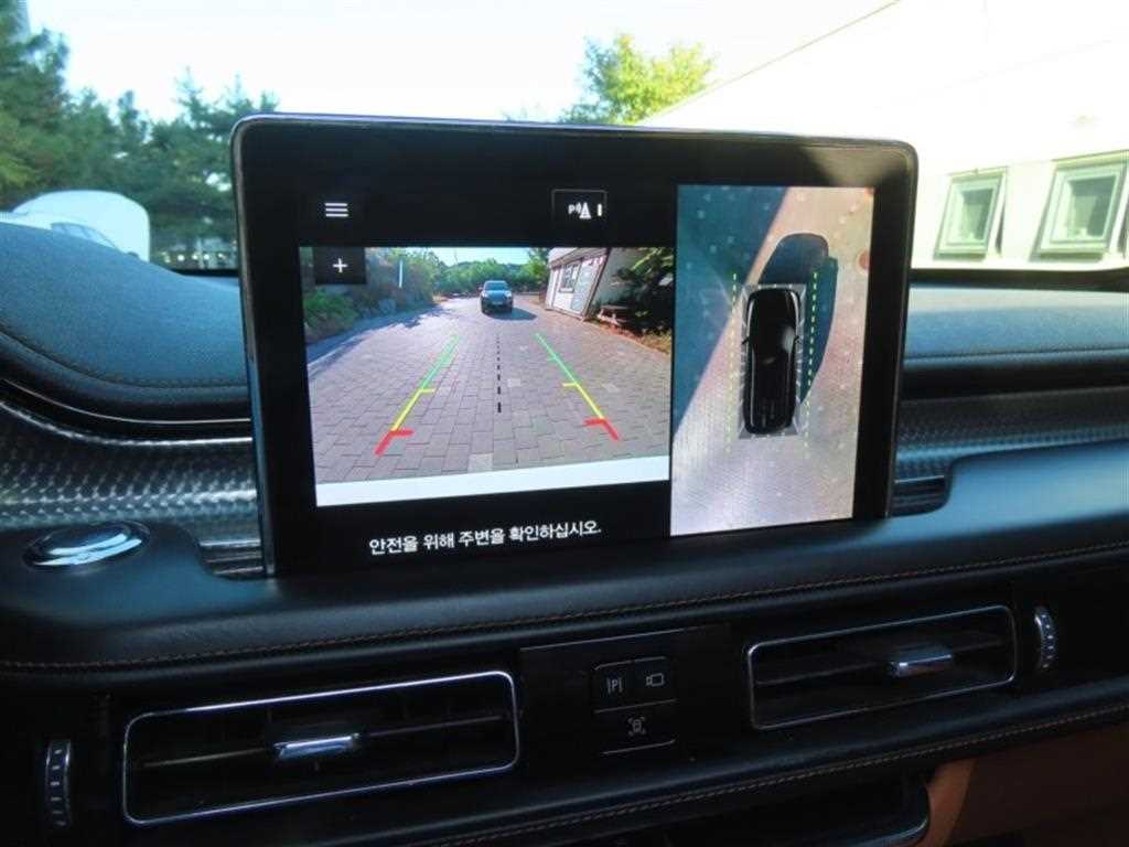Lincoln Aviator — photo 10
