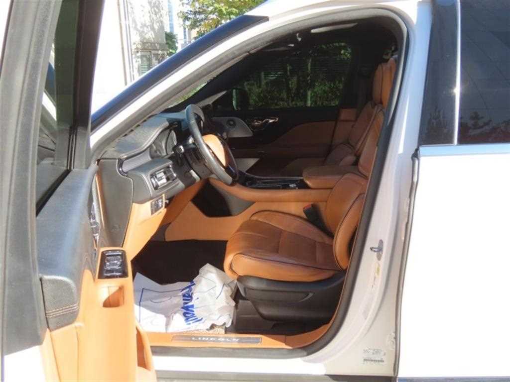 Lincoln Aviator — photo 12