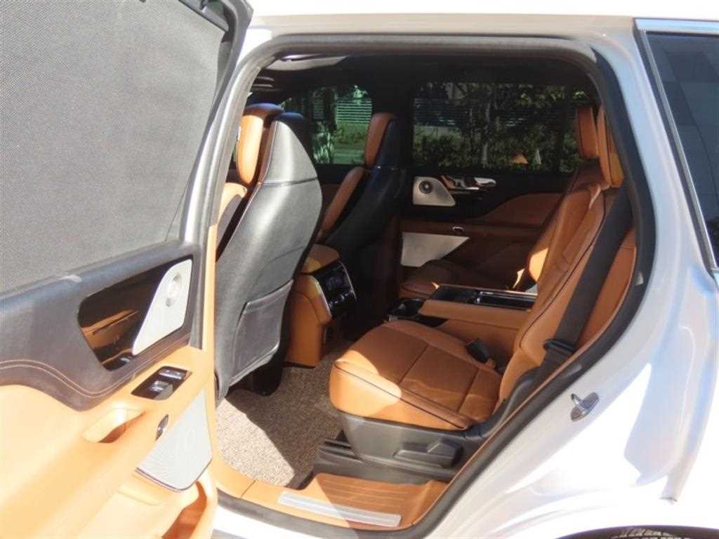 Lincoln Aviator — photo 13