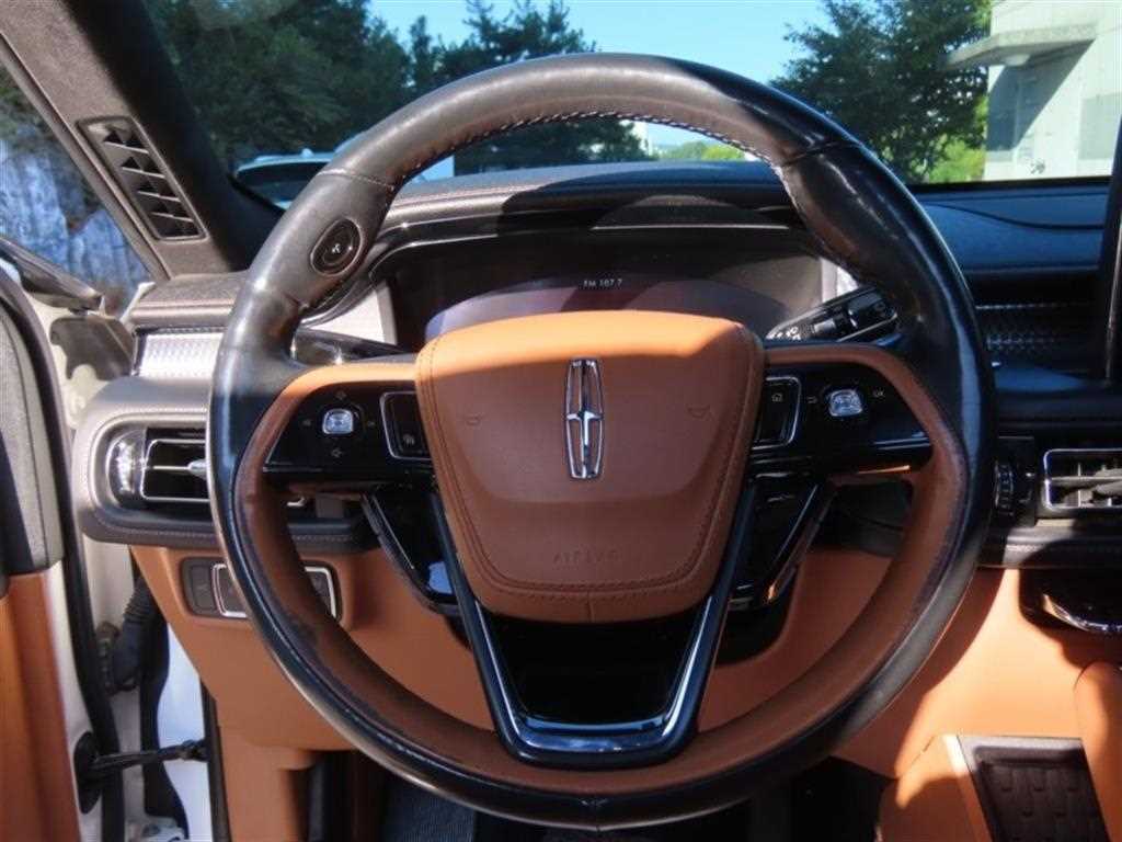 Lincoln Aviator — photo 14
