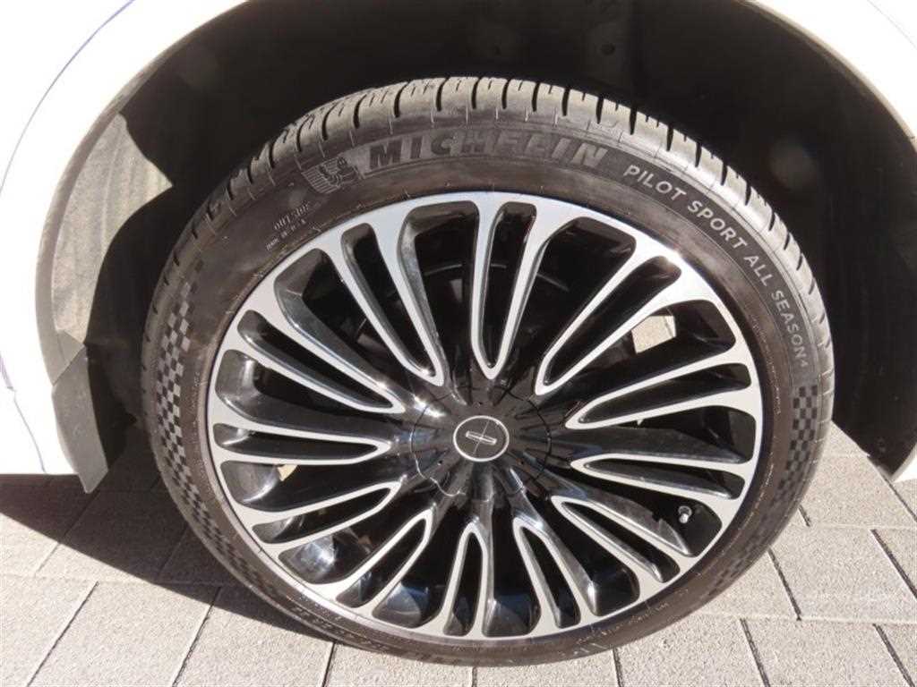 Lincoln Aviator — photo 16
