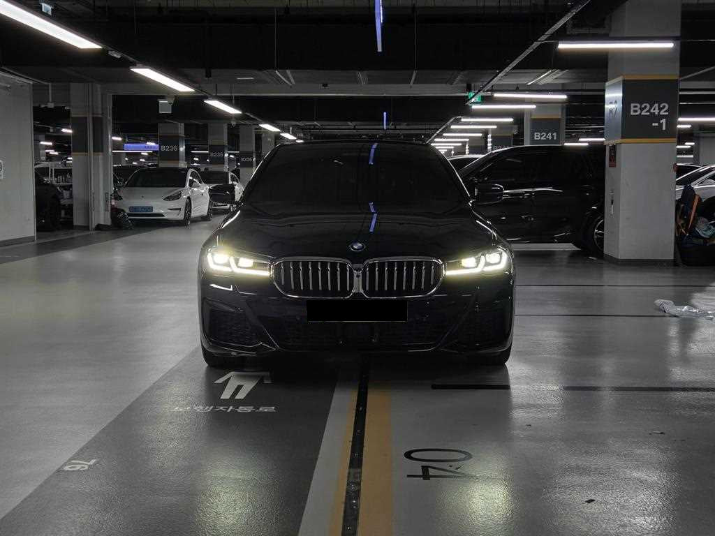 BMW 5-Series — photo 02