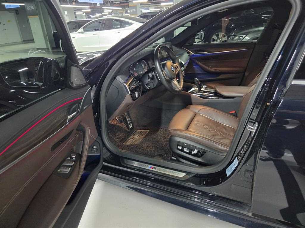 BMW 5-Series — photo 08