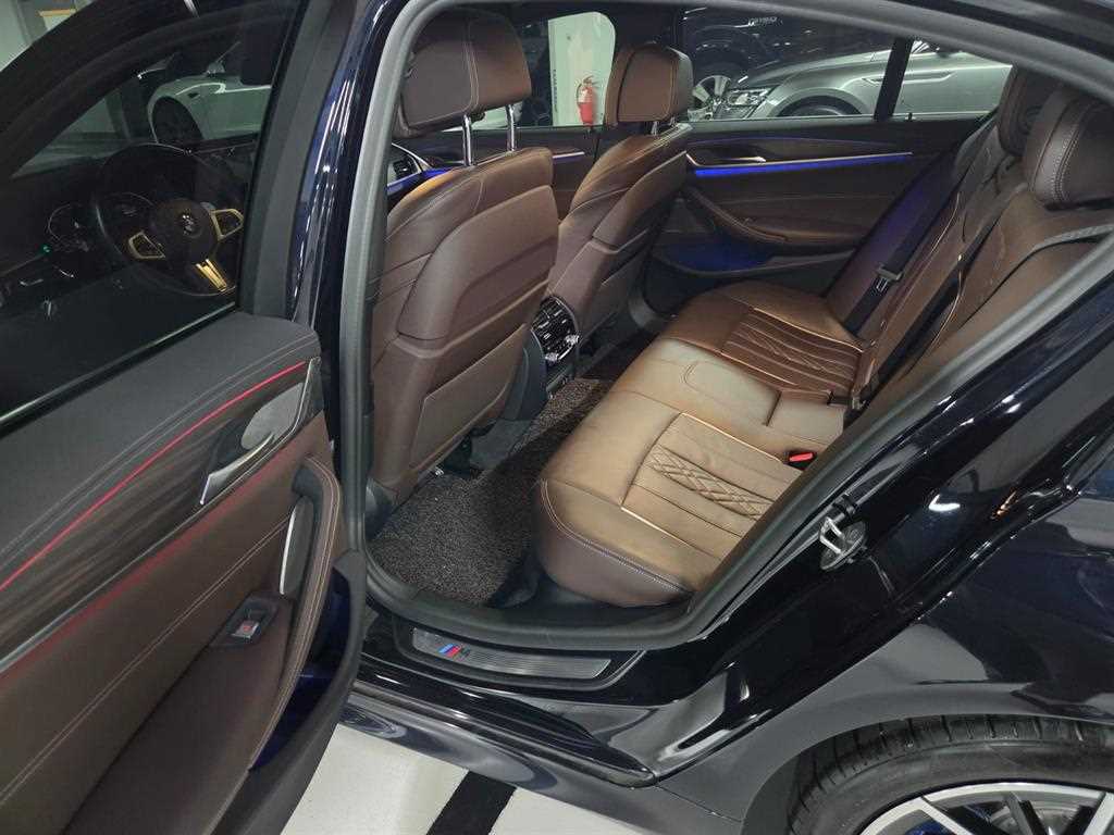 BMW 5-Series — photo 09