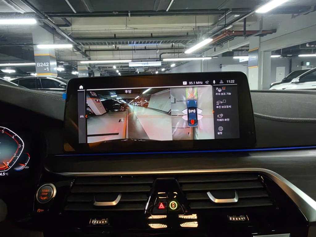 BMW 5-Series — photo 13