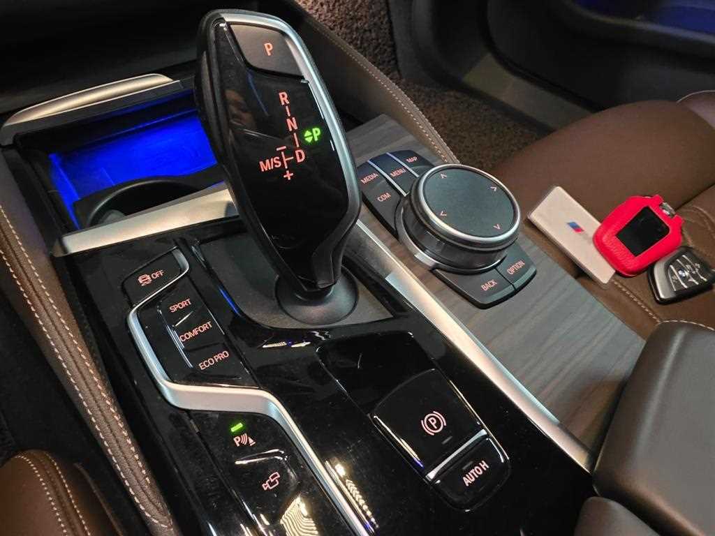 BMW 5-Series — photo 16