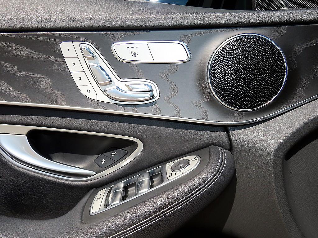 Mercedes-Benz C-Class — photo 11