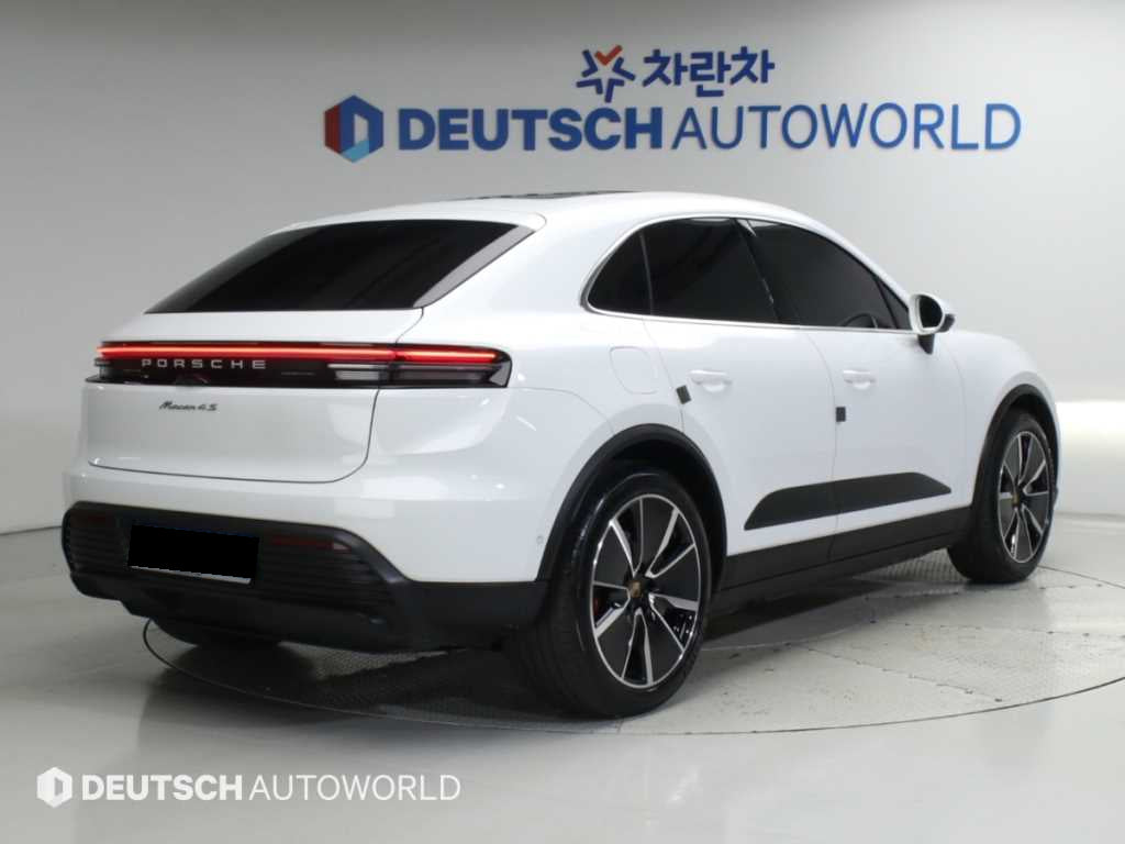 Porsche Macan — photo 02