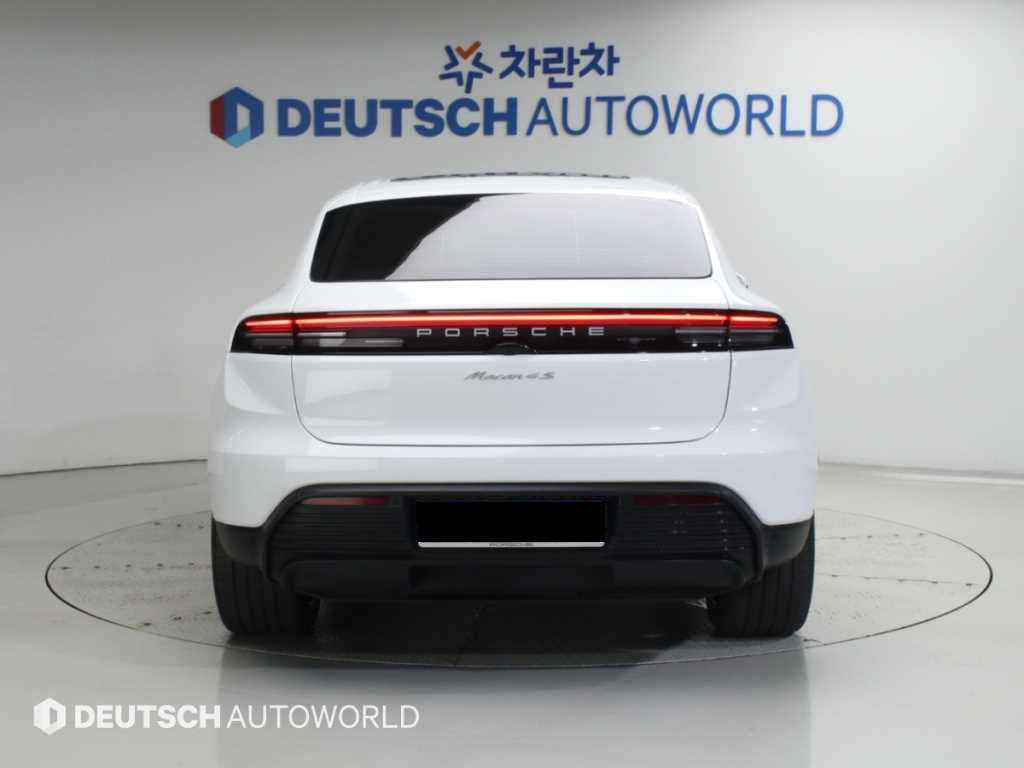 Porsche Macan — photo 04